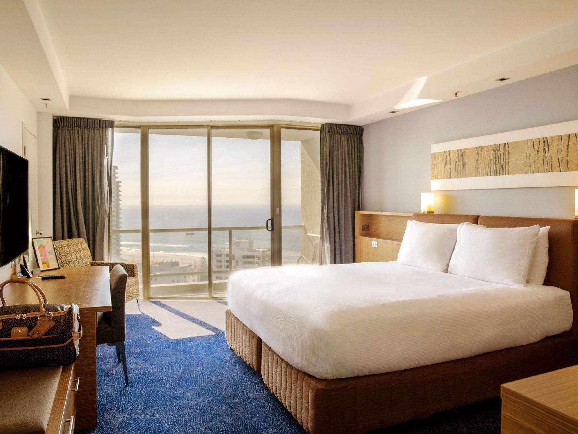 Sofitel Gold Coast Broadbeach Exterior foto A guest room at Hilton Tel Aviv