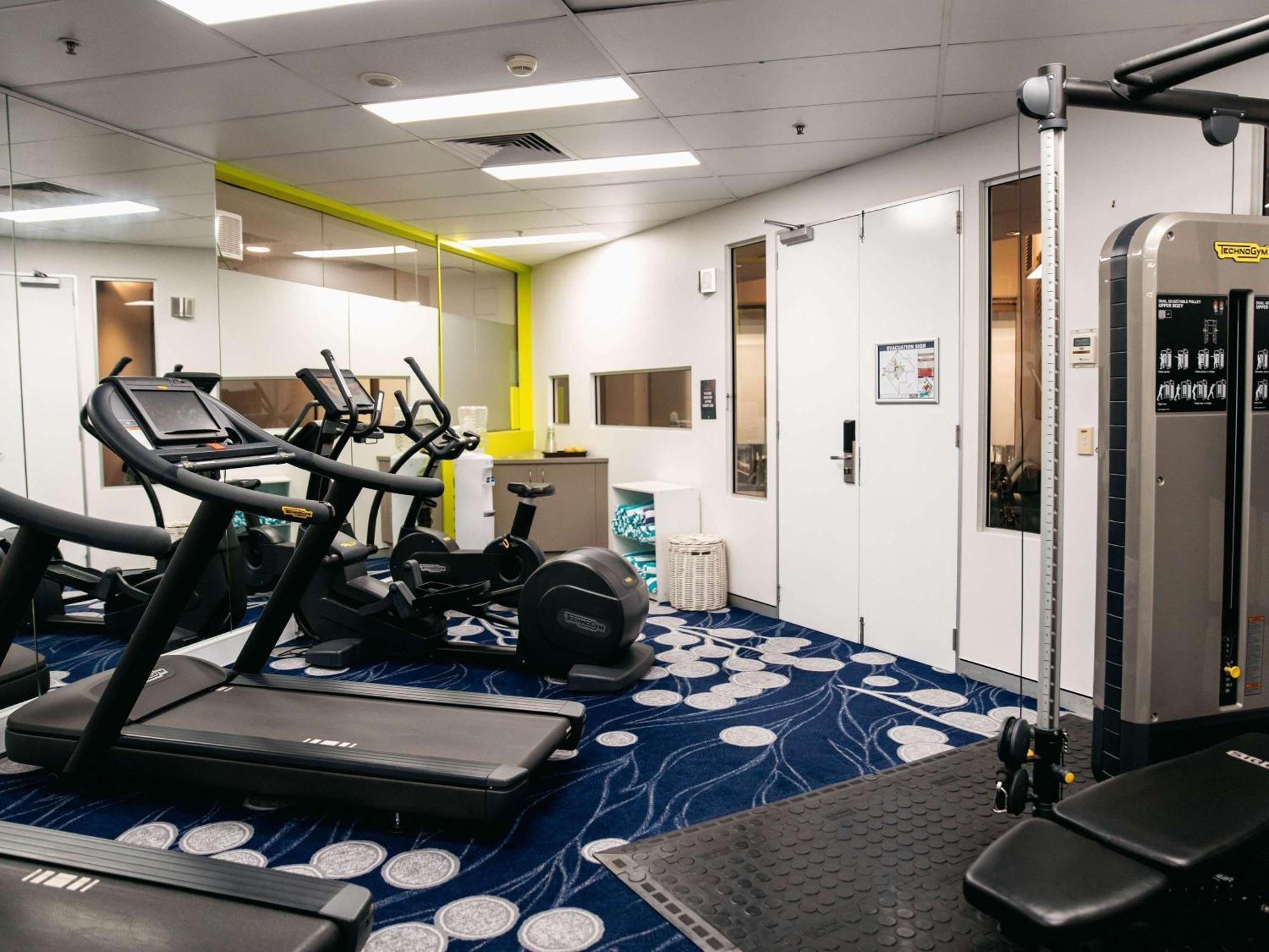 Sofitel Gold Coast Broadbeach Exterior foto The gym on board