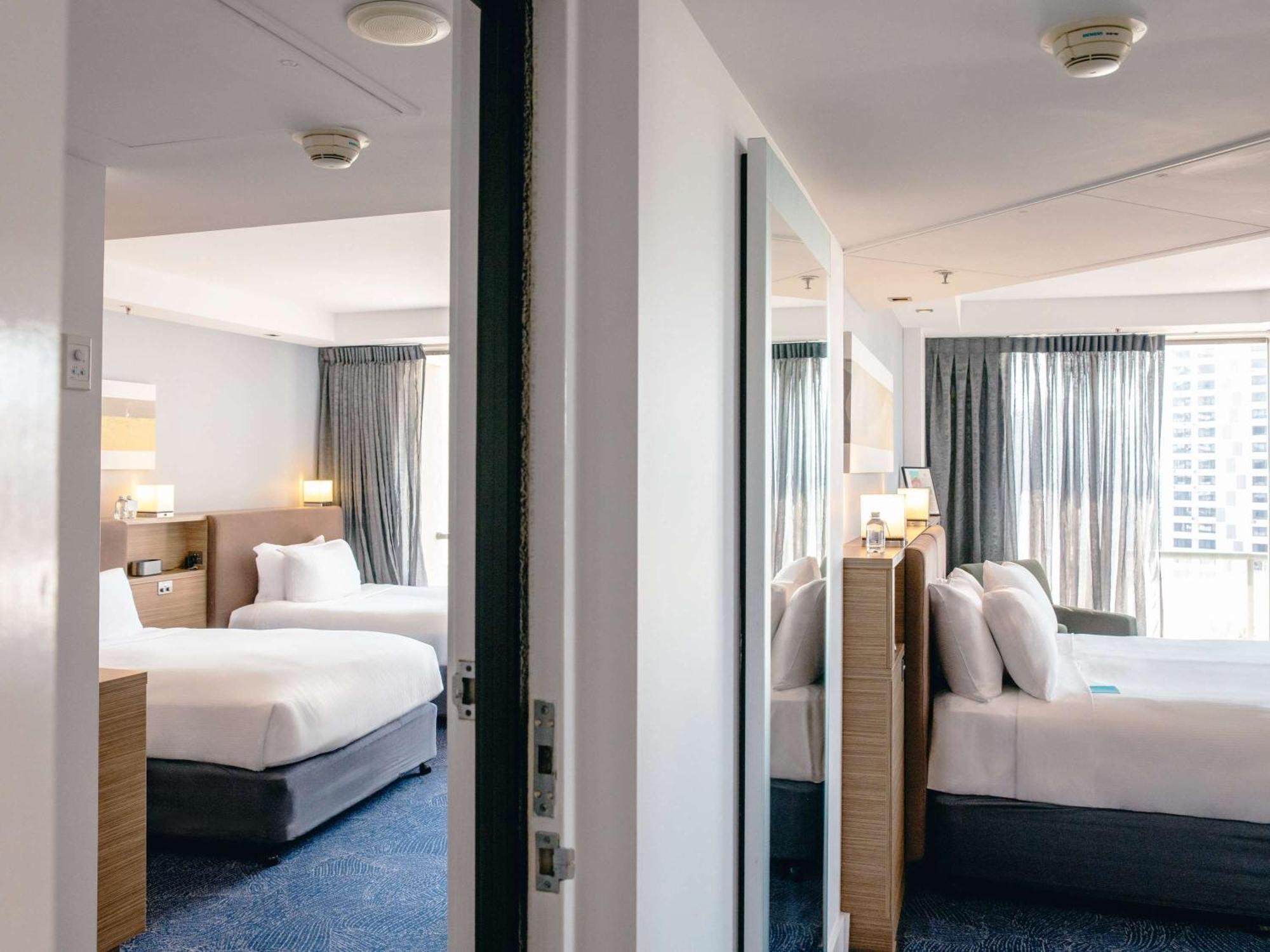 Sofitel Gold Coast Broadbeach Exterior foto A room at the hotel