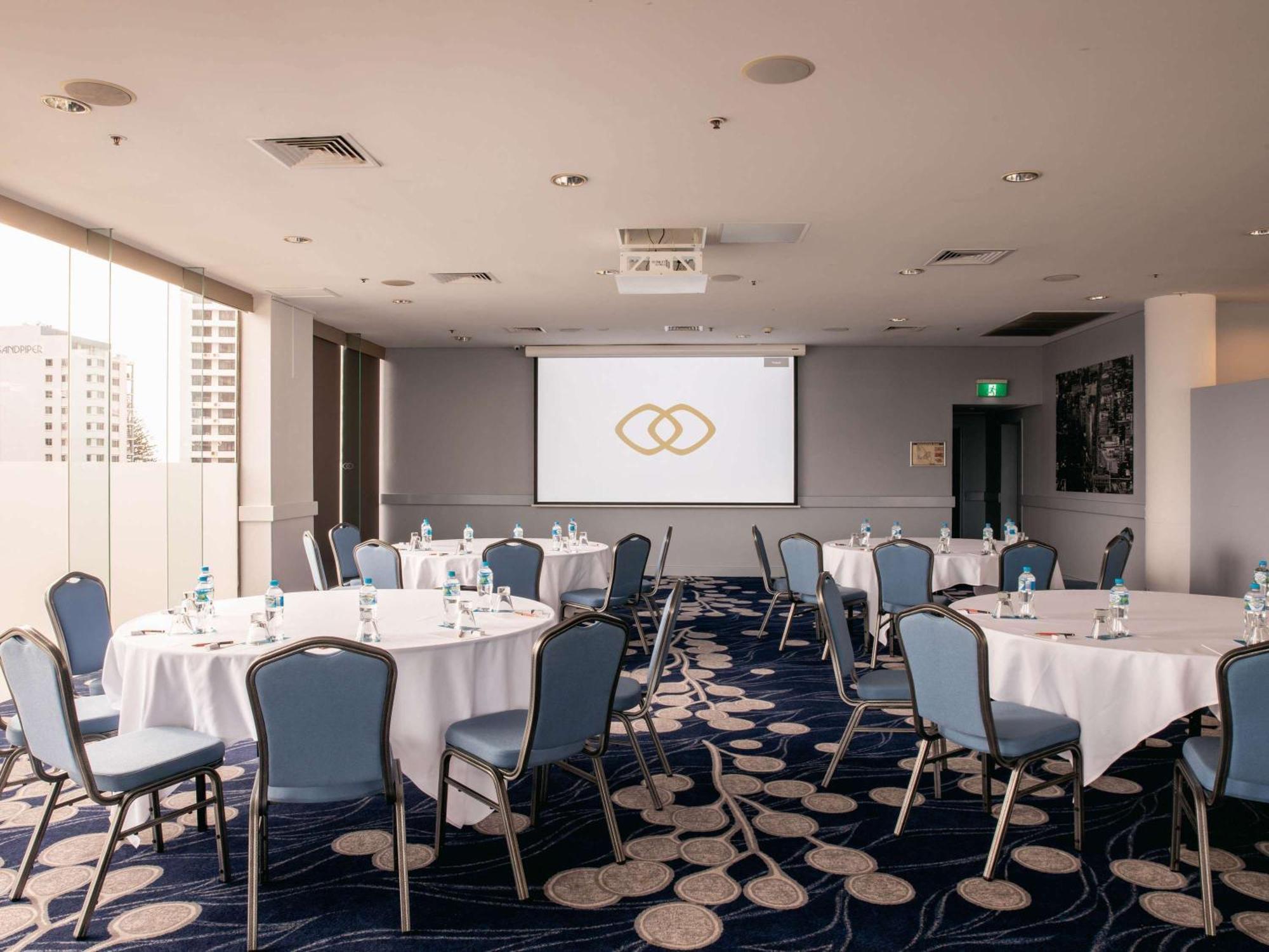 Sofitel Gold Coast Broadbeach Exterior foto The meeting room at the hotel
