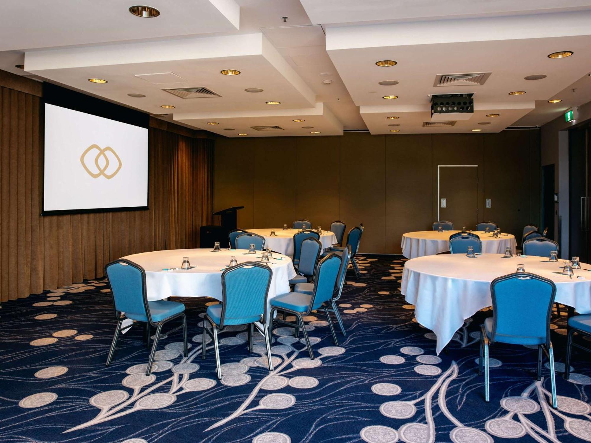 Sofitel Gold Coast Broadbeach Exterior foto The meeting room