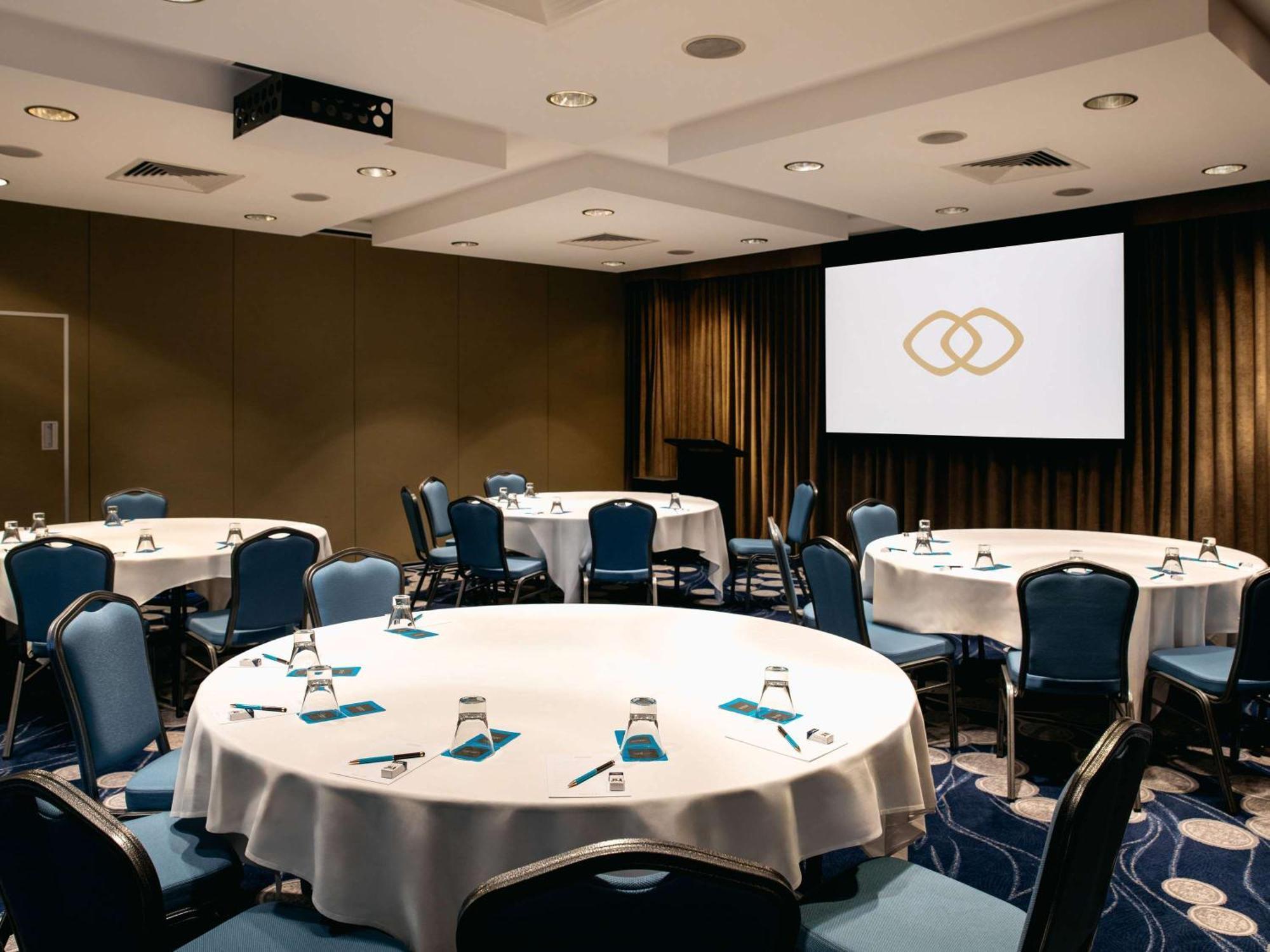 Sofitel Gold Coast Broadbeach Exterior foto The meeting room