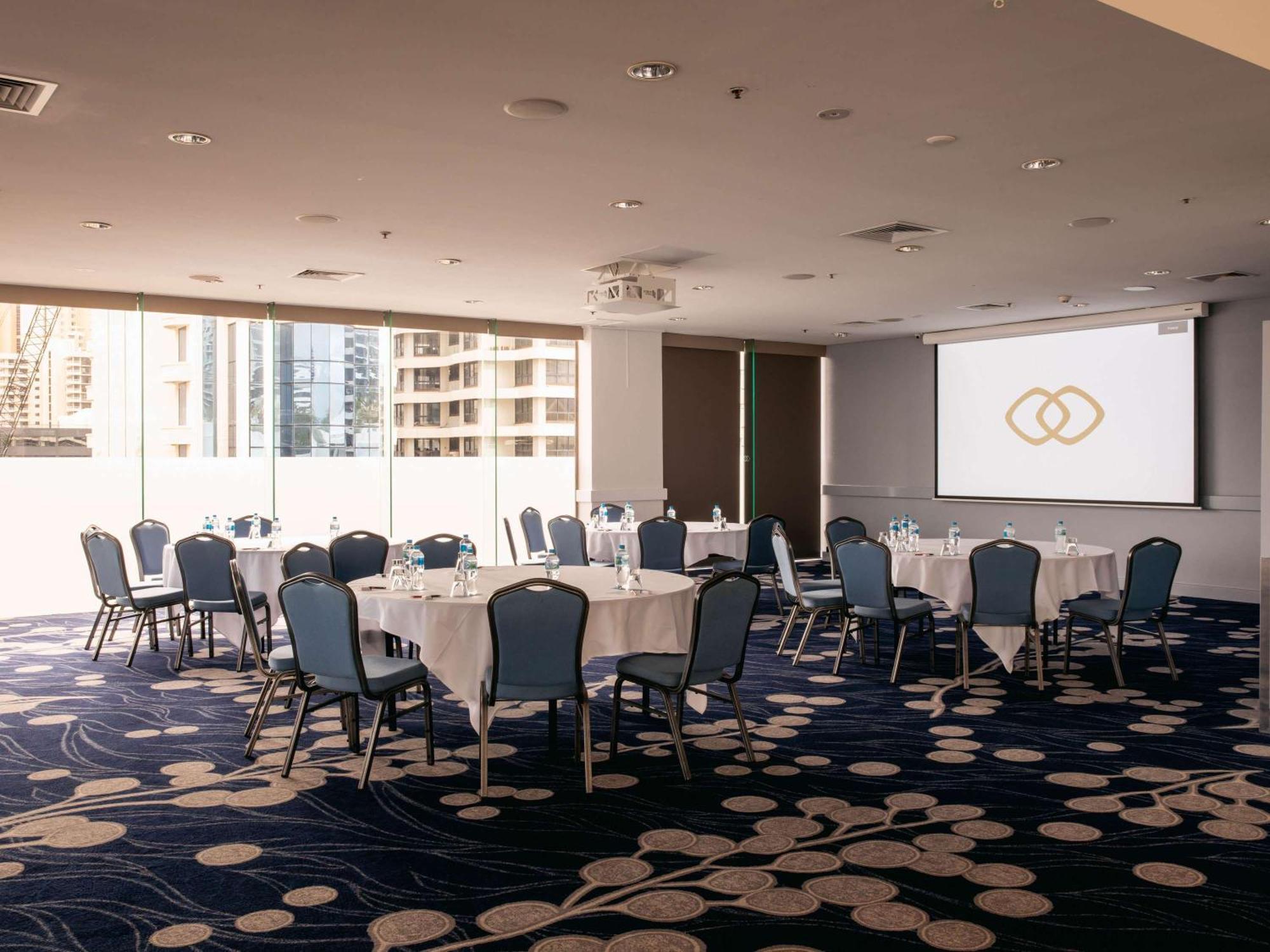 Sofitel Gold Coast Broadbeach Exterior foto The Club's boardroom