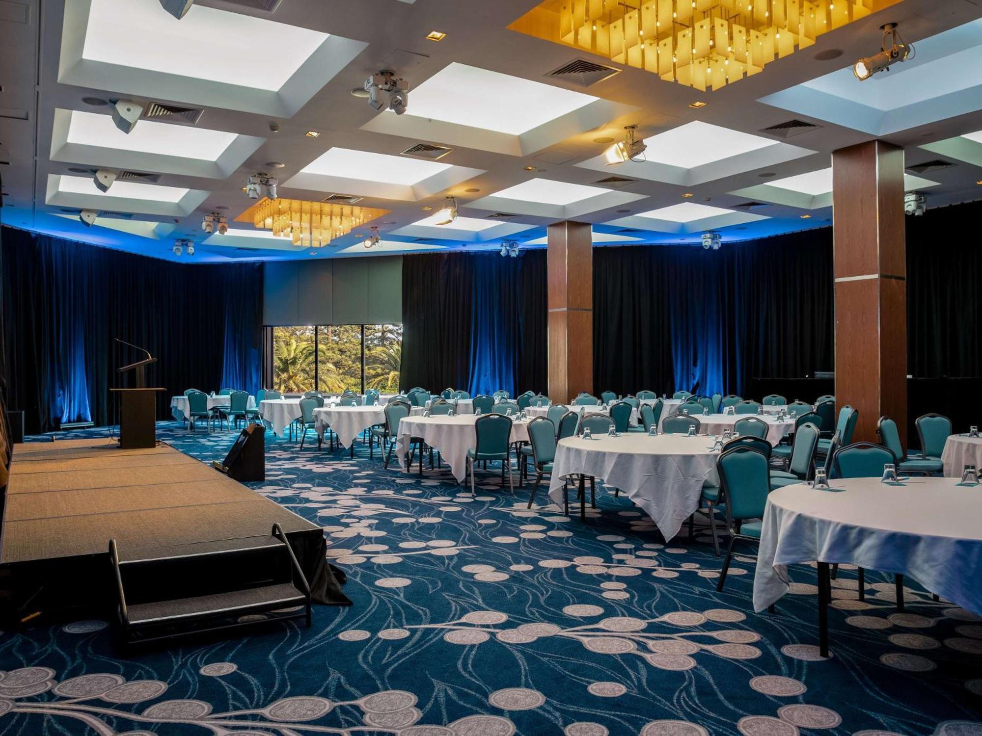 Sofitel Gold Coast Broadbeach Exterior foto The ballroom at the Radisson Blu Hotel, Dublin Airport