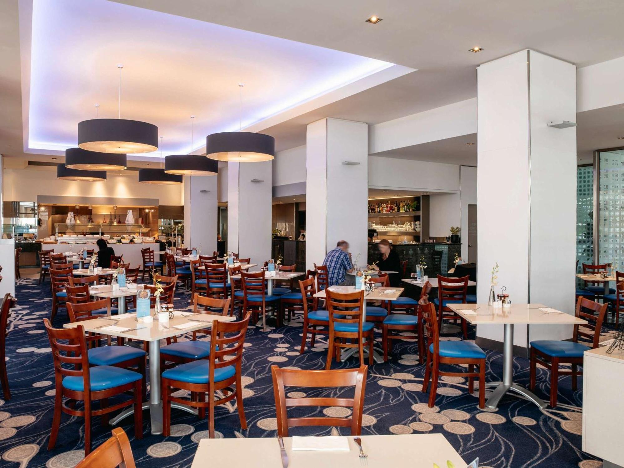 Sofitel Gold Coast Broadbeach Exterior foto The restaurant at the hotel
