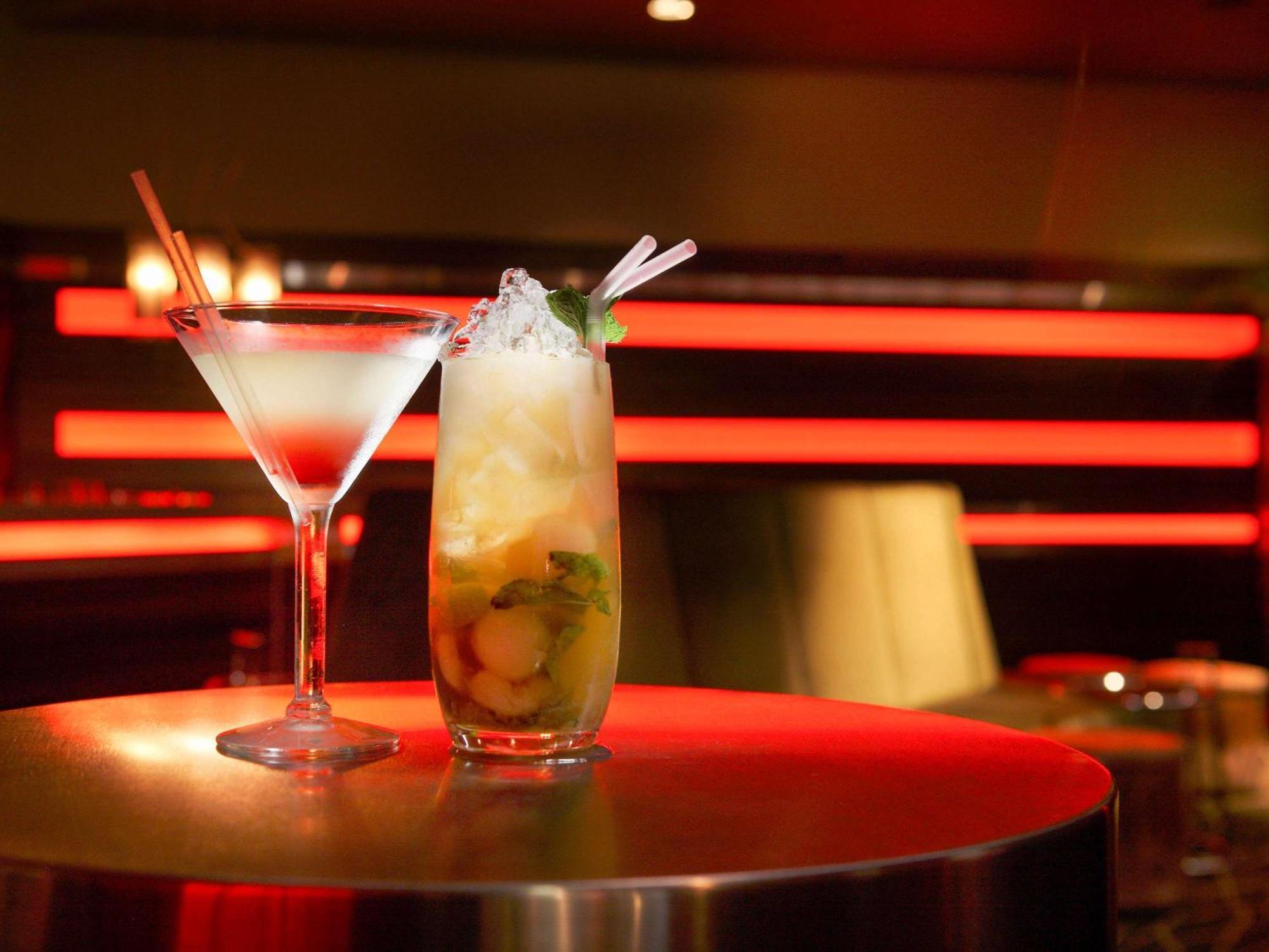 Sofitel Gold Coast Broadbeach Exterior foto Cocktails at the bar