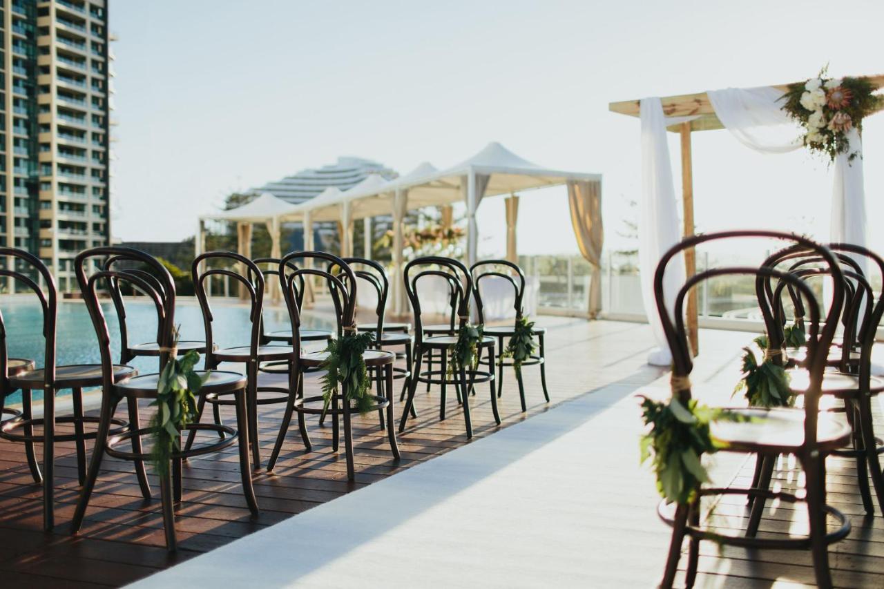 Sofitel Gold Coast Broadbeach Exterior foto The rooftop at the Hilton San Diego Bayfront