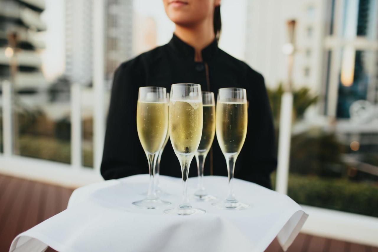 Sofitel Gold Coast Broadbeach Exterior foto A tray of champagne